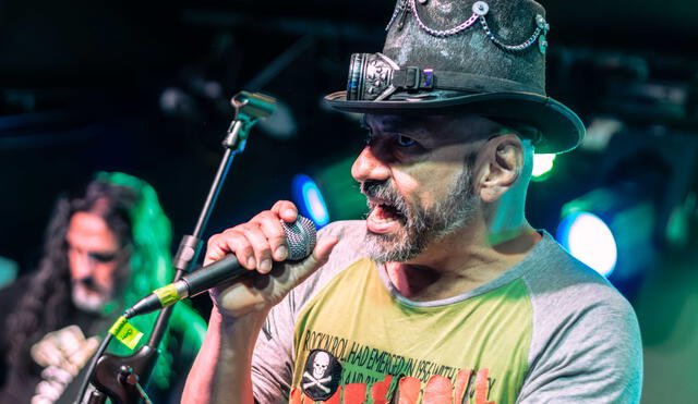 Julio Figueroa, vocalista de agrupación Sin Sangre Ni Balas, que nació en los 90. Foto: Difusión