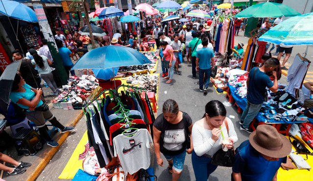 17.8 millones de personas están en la PEA ocupada: 8.4 millones son dependientes (47%) y 6.7 millones (38%) son independientes. Foto: ComexPerú