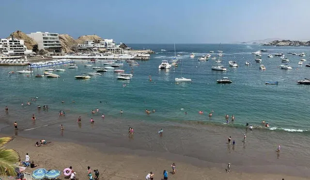 Playa Embajadores es conocida por sus aguas tranquilas y limpias. Foto: Raulmaraviphotos/Instagram