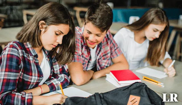 Las Becas para el Bienestar por Aprovechamiento Académico han tenido un ligero incremento en este 2024. Foto: composición LR/Freepik