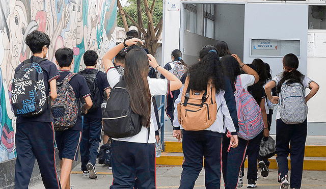 De vuelta al cole. La mayoría de colegios privados iniciará clases en la primera semana de marzo, en pleno verano y con altas temperaturas. Foto: Félix Contreras / La República