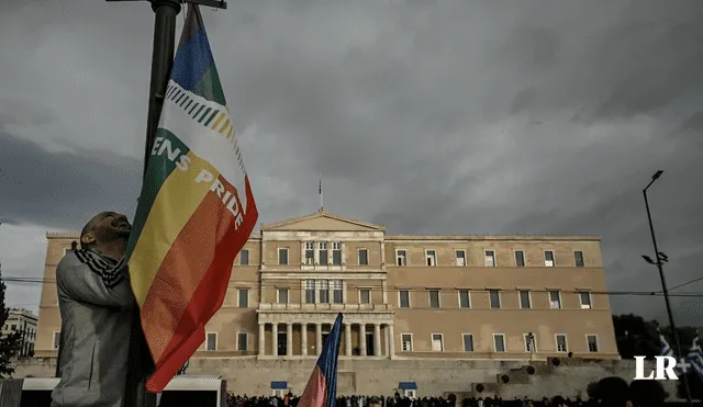 La medida fue impulsada por el Gobierno conservador a pesar de la fuerte oposición de la Iglesia ortodoxa, muy influyente en el país. Foto: AFP - Video: Euronews (en español)