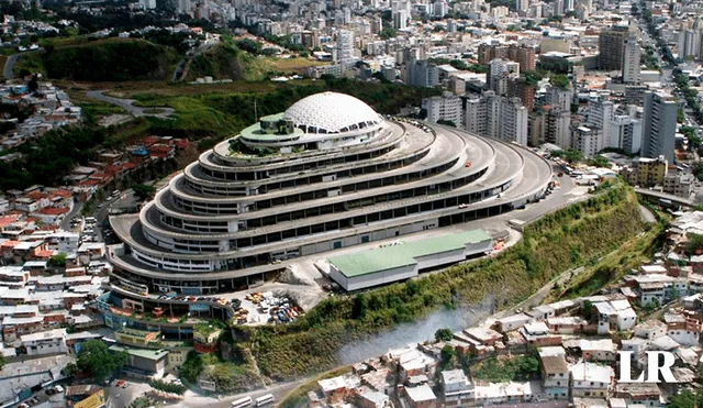 El Helicoide es uno de los máximos símbolos de la decadencia política y la represión en Venezuela. Foto: composición LR/ AFP/archivo