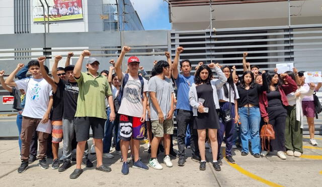 Jóvenes exigen una respuesta de la casa de estudios. Foto: La República