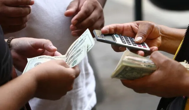 En el mercado paralelo, la divisa cotizaba en S/3,78 la compra y S/3,80 la venta. Foto: Alberto Pereira/La República