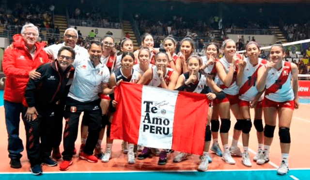 La selección peruana de vóley sub-17 competirá con otras 15 naciones por el título. Foto: Dsports/X