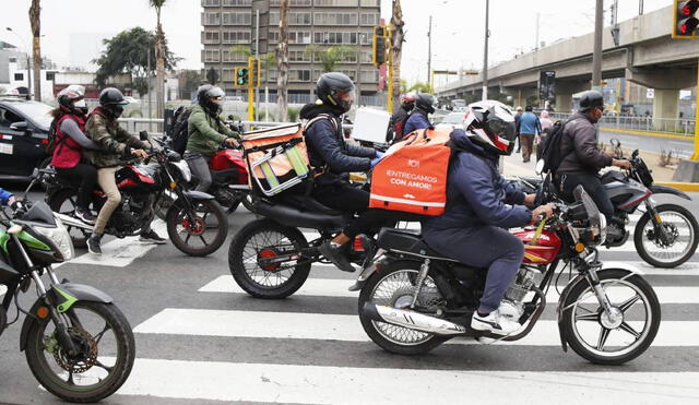 Los repartidores de delivery exigen tarifa más justas por kilómetro recorrido. Foto: Andina