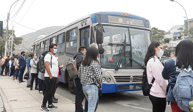 Frenan la modernización. Buses de corredores Azul y Rojo también dejarían de operar. Foto: Carlos Contreras / La República