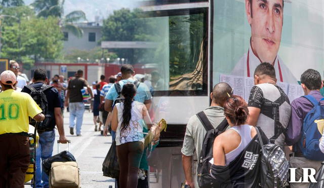 Los subsidios por desempleo se distribuyen en cuatro pagos graduales. Foto: composición LR/América Económica/El Colombiano