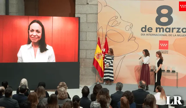 María Corina Machado contó que desde hace "más de 10 años" no puede salir de Venezuela. Foto: Comunidad de Madrid/YouTube