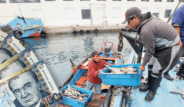 Los pescadores artesanales y acuicultores podían solicitar créditos a través del Fondepes hasta cumplidos los 65 años. Ahora, se amplió esta edad límite. Foto: composición LR/Andina