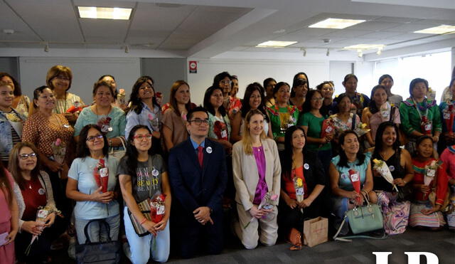 Mujeres emprendedoras y de diferentes comunidades participan en el programa AWE, impulsado por el Departamento de Estado de EE. UU. Foto: Composición LR / Dafne Aguero
