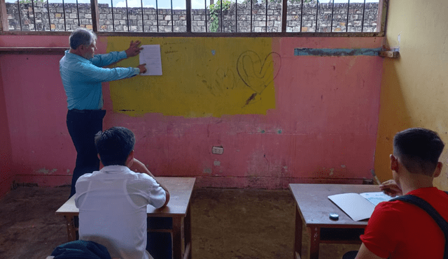 Iquitos: cerca de 1800 alumnos inician año escolar sentados en sillas rotas y sin pizarra