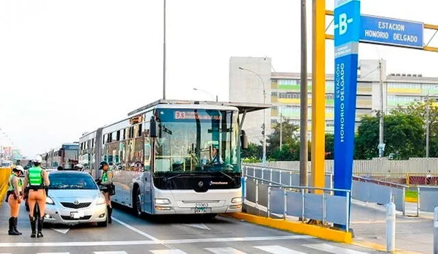 La PNP es la encargada de imponer multas a vehículos infractores. Foto: ATU