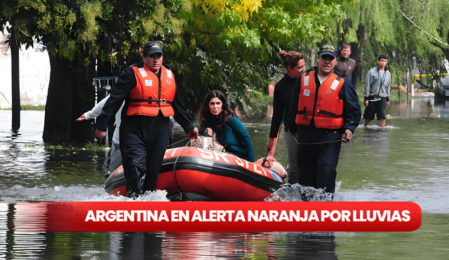 En la ciudad de Buenos Aires, al menos la caída de 100 milímetros de agua ocasionaron la inundación de calles, la caída de árboles, vuelos demorados, entre otros. Foto: composición LR/Javier Brusco (Efe)