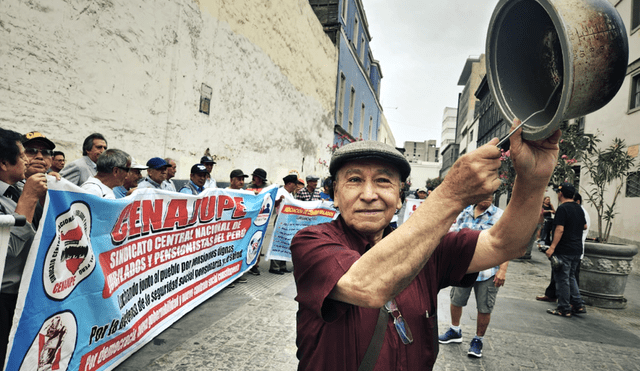 Gobierno no cumple con el reajuste periódico de las pensiones que administra —contemplado en la Constitución— y tampoco con la sentencia 0009-2015-PI/TC. Foto: Rosa Quincho/URPI-LR
