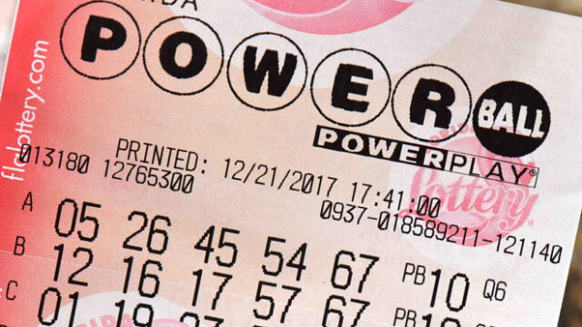 Estados Unidos, una mujer resultó ser la ganadora de un boleto de lotería que había comprado y olvidado por semanas. Foto: AFP