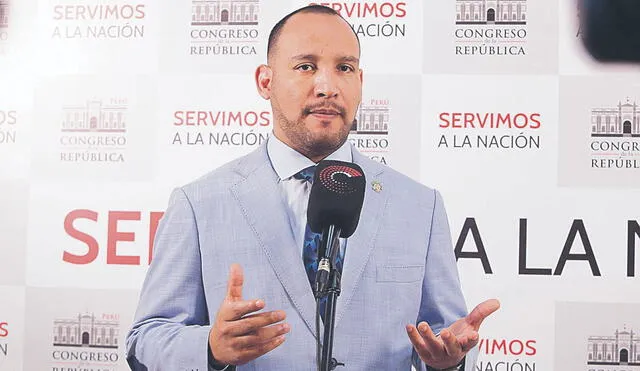 Responsable. El legislador Alejandro Muñante presentó el proyecto de ley que es criticado. Foto: difusión.