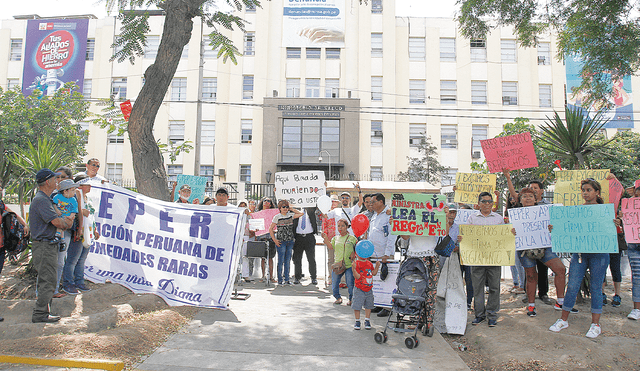 Reclaman. Las personas con enfermedades raras aún no acceden a una atención integral en las instituciones como Essalud, indicó la Defensoría del Pueblo. Foto: difusión