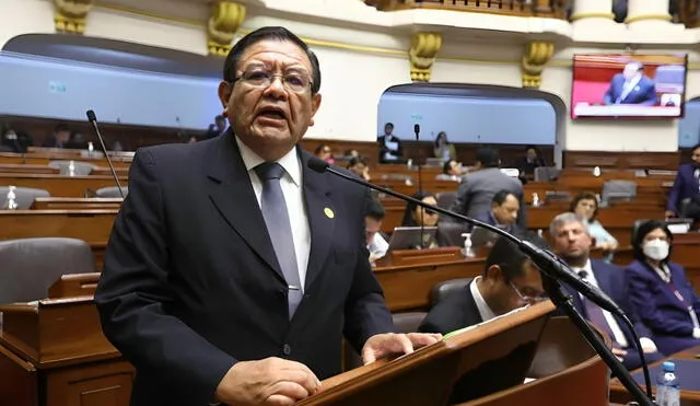 En aprietos. Presidente del JNE, Jorge Luis Salas Arenas, está en la mira de un Congreso que busca inhabilitarlo antes que culmine su periodo en noviembre.