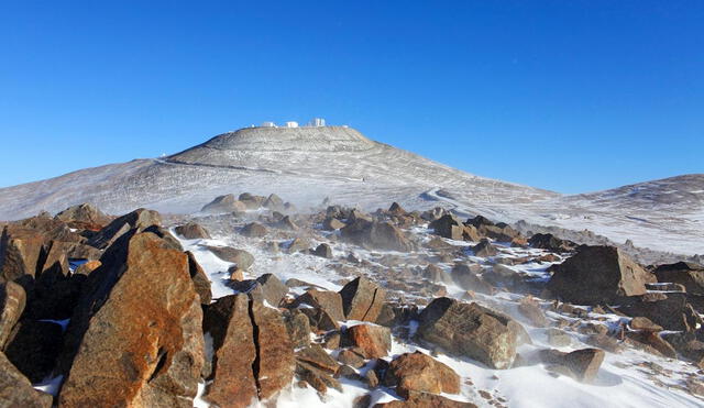 El desierto más grande del mundo se caracteriza por tener un gélido clima, superior a las raras nevadas que el Sahara ha registrado. Foto: Karim Bouchetata/X