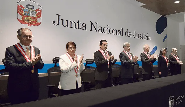 Ceremonia. Inés Tello y Aldo Vásquez participaron en juramentación de nuevos magistrados. Foto: difusión