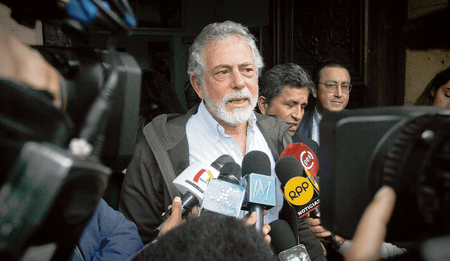 Bajo asedio. El Ministerio Público se suma al hostigamiento contra Gustavo Gorriti, periodista y director del portal de investigación IDL Reporteros. Foto: difusión