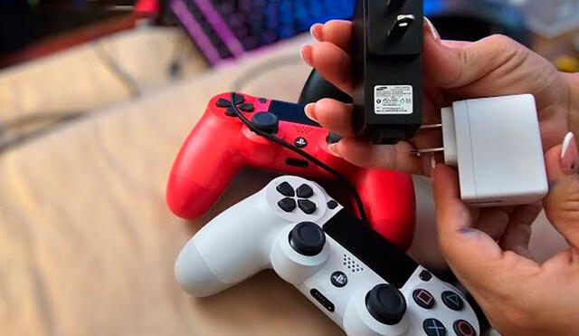 Usa una base de carga o un cable original para cargar tu mando de PS5 o PS4. Foto: captura de YouTube/ Pollino Gamer