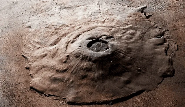 Ninguna montaña en el sistema solar ha podido superar la altura de este volcán de Marte. Foto: National Geographic