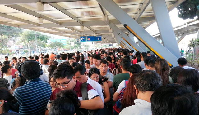 Decenas de pasajeros expresaron su malestar en redes sociales. Foto: Twitter/@ErickNieto4