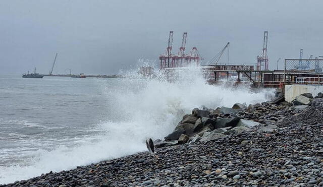 Recomiendan que población no realice actividades cerca al mar. Foto: La República