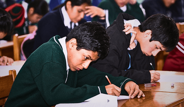 Padres de familia y colegios privados pueden llegar a un acuerdo para no perjudicar al estudiante, asegura Juan Ñahue, abogado especialista en defensa del consumidor. Foto: composición LR/ Andina