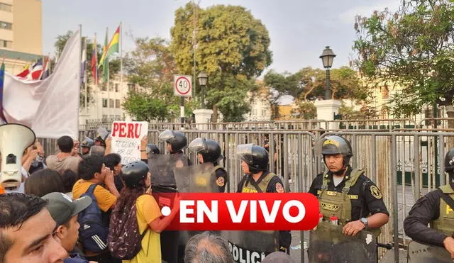 Protestas se congregaron frente al Congreso. Foto: La Repúblcia Protestas se congregaron frente al Congreso. Foto: La Repúblcia