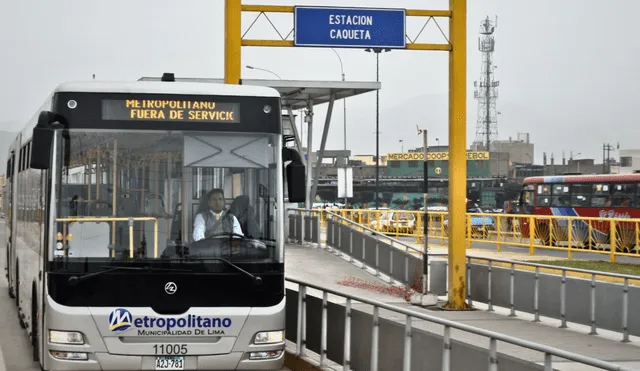 En menos de 1 semana, dicho servicio de transporte vuelve a tener inconvenientes con sus unidades. Foto: composición LR/ Andina