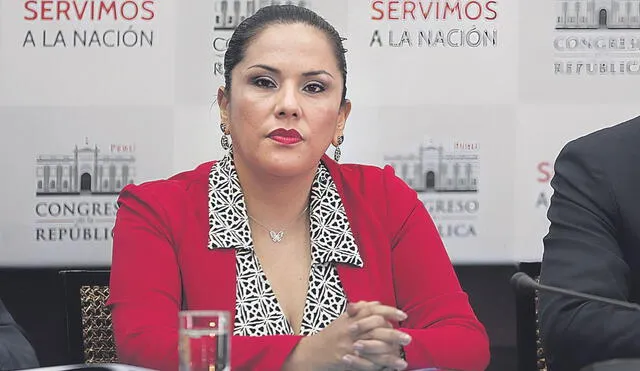 Digna Calle, salvada por los desistimientos de Rosselli Amuruz y Kelly Portalatino.