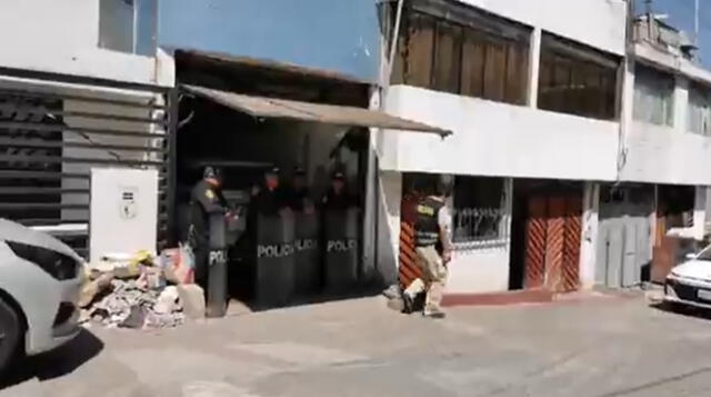 Agentes de la Fiscalía y PNP incautaron documentos durante allanamiento. Foto: HBA Noticias