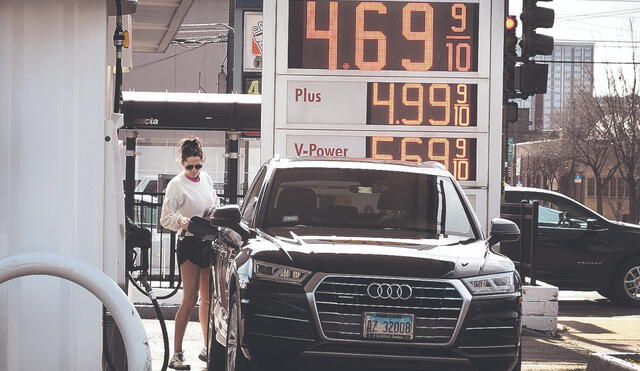 Paraguas. Los precios de los combustibles y la renta de viviendas se encarecieron en el tercer mes del año en Estados Unidos. Foto: difusión