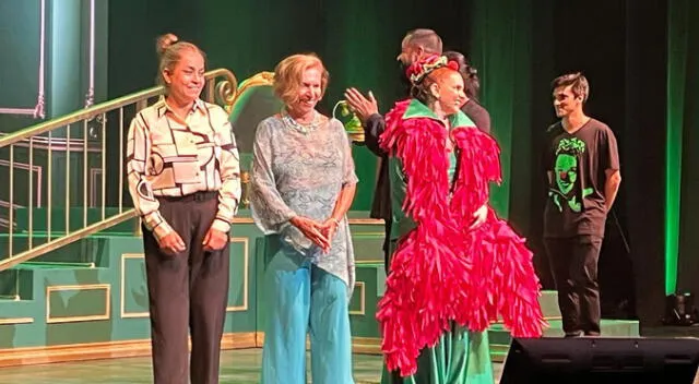 Johanna San Miguel, actriz y conductora, invitó al escenario a su mami en estreno de su unipersonal. Foto: Difusión
