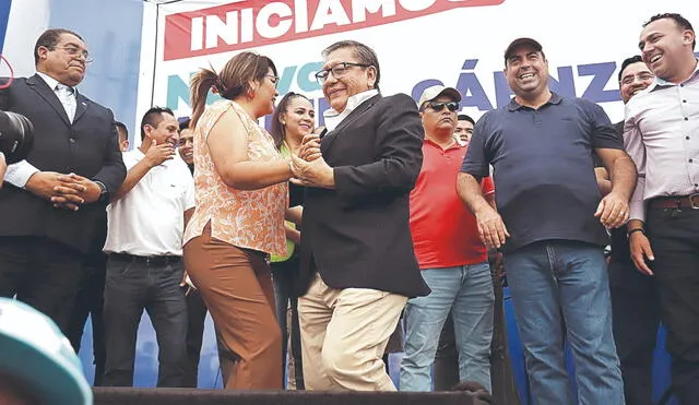 Viejo baile. Gobernador Castillo-Rojo y alcaldes Spadaro (Callao) y Vásquez (Ventanilla) celebran inicio de obras, pese a dudas sobre uso de recursos. Foto: difusión