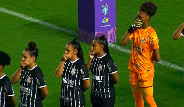 Las jugadoras de Corinthians se taparon la boca durante el clásico ante Santos Futebol Clube. Foto: SporTV