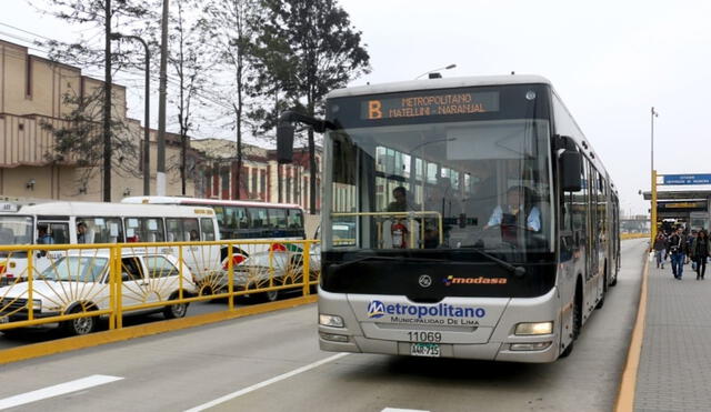 La ATU implementará diversas medidas para mejorar el servicio de transporte del metropolitano. Foto: composición LR/Andina
