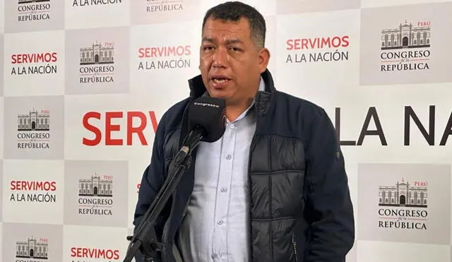 El congresista Espinoza presentó un proyecto de ley para que parlamentarios puedan postular a cargos regionales. Foto Andina