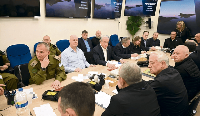 Evalúa respuesta. Líder israelí se reúne con su gabinete mientras Joe Biden y otros líderes aliados le piden no atacar. Foto: AFP