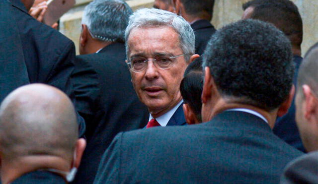 Juan Guillermo Monsalve acusó a Diego Cadena, abogado de Álvaro Uribe, de intentar sobornarlo para obtener una declaración favorable hacia el expresidente colombiano. Foto: AFP