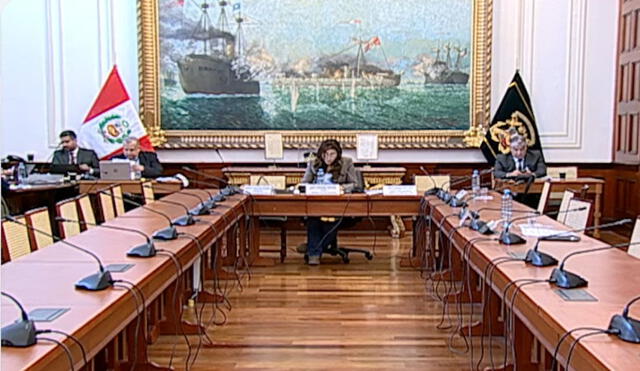 Lady Camones fue la única congresista que asistió a la sesión de forma presencial. Foto: captura Congreso TV