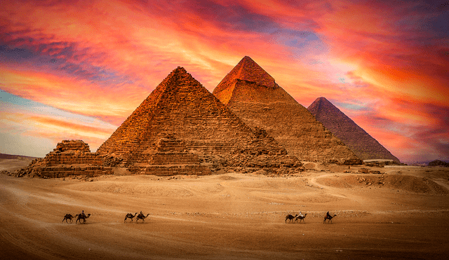 Las pirámides de Kefrén, Menkaura y la Gran Pirámide de Guiza fueron contraídas entre 2686-2160 a. C. Foto: composición LR/National Geographic