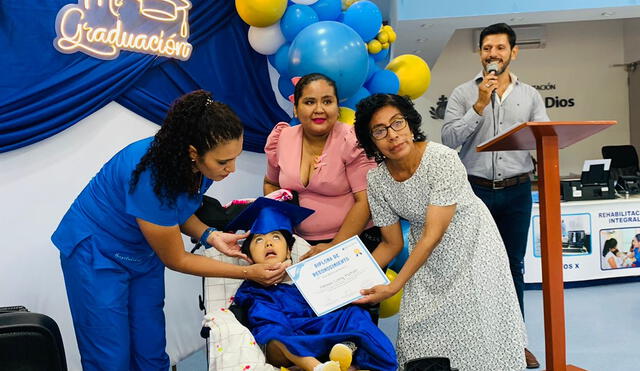 Foto: Viernes 26 de Abril, se llevó a cabo nuestra ceremonia de graduación a 6 de niños del Programa de Rehabilitación Integral de Parálisis Cerebral Infantil y Síndrome de Down.