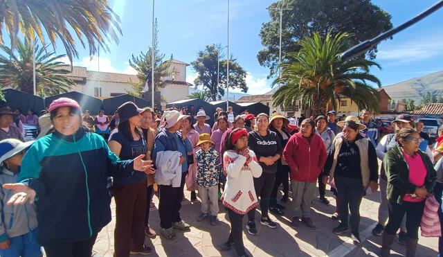 Pobladores piden apoyo de las autoridades. Foto: Luis Álvarez/LR