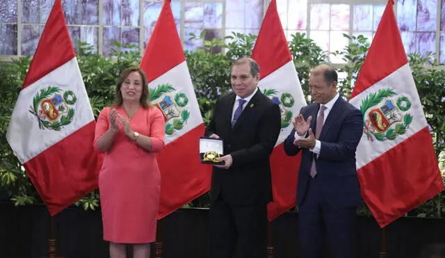 Arévalo Vela recibió la Orden del Trabajo, el más alto reconocimiento del Estado. Foto: Poder Judicial