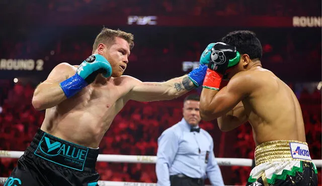 'Canelo' Álvarez y Jaime Munguía se enfrentaron en Las Vegas. Foto: AFP.